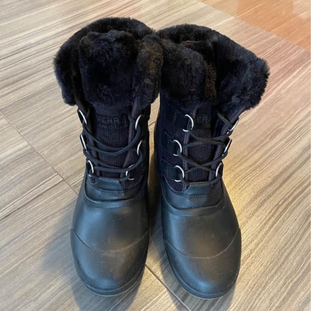 Sperry Women’s Black Fur Snow Winter Boots Never Worn